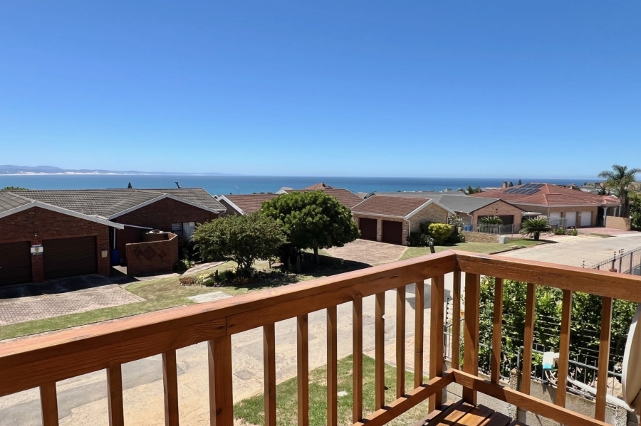 3 Bedroom Property for Sale in Wavecrest Eastern Cape